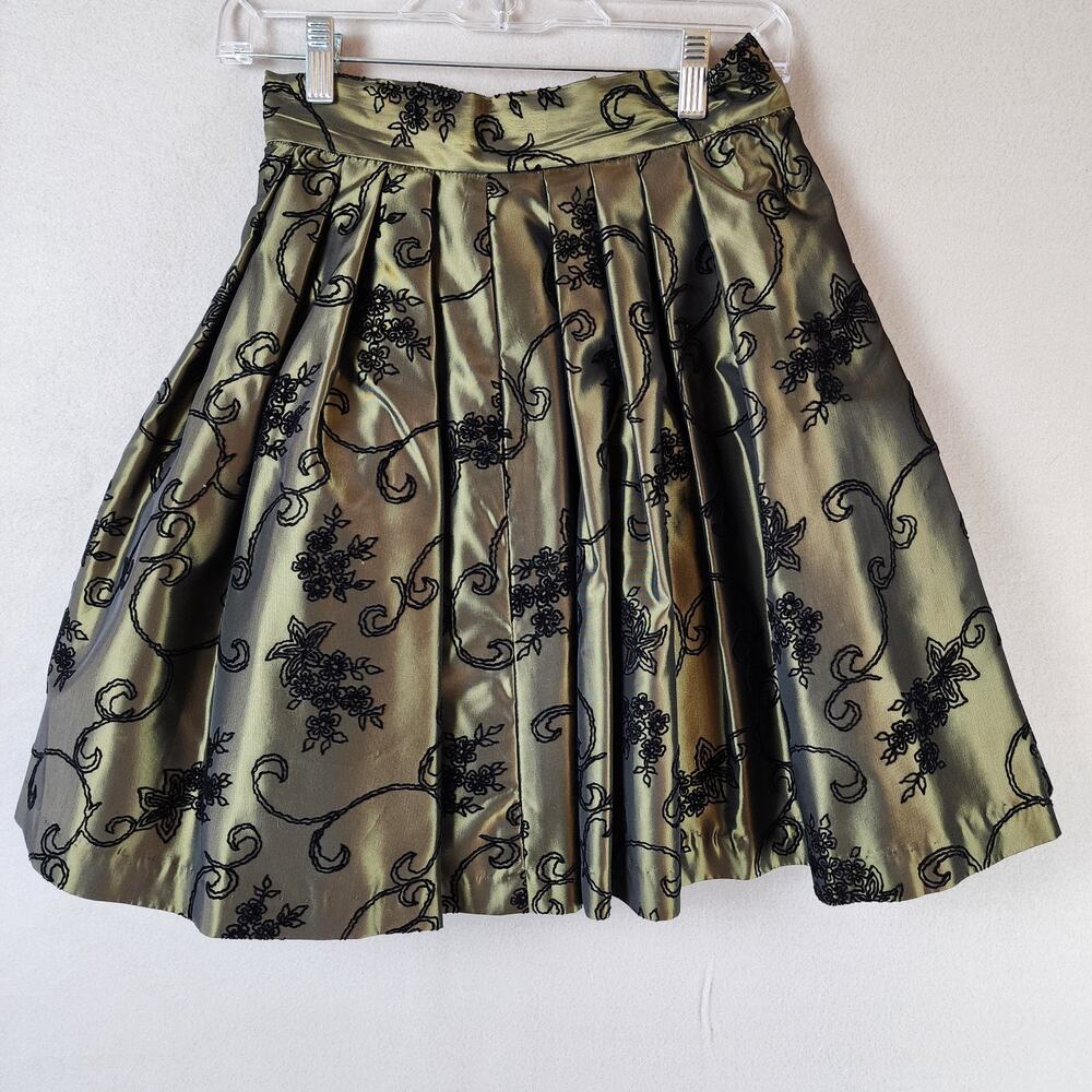 Lila & Lori New York Embroidered Pleated Skirt Size 4 Metallic Olive Green
